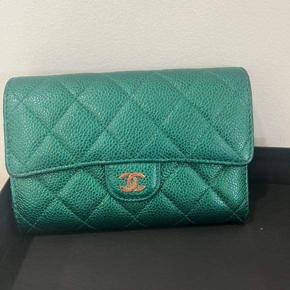 Chanel rare emerald metallic wallet authentic - Picture 3 of 8